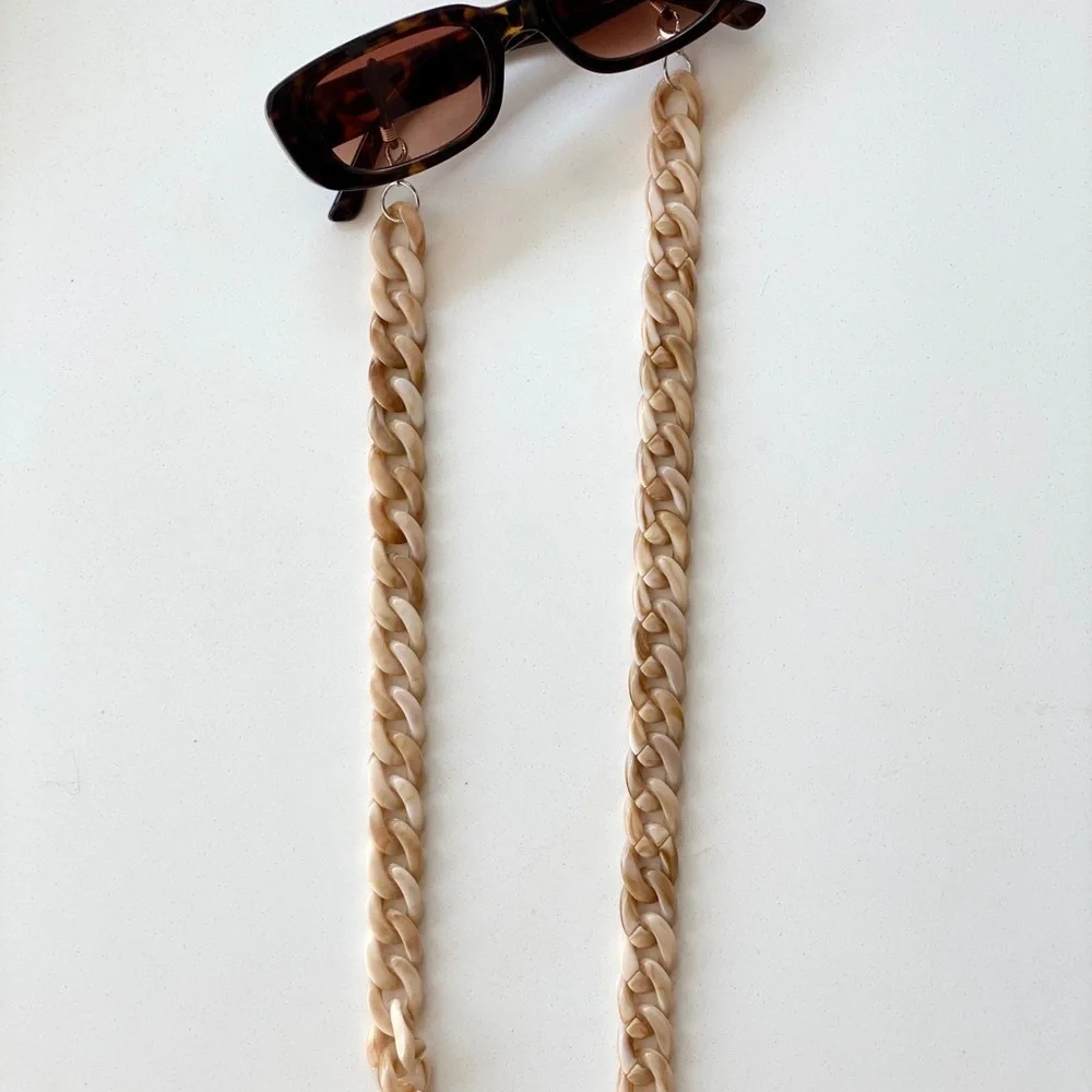 2 for $13‼️ Acrylic tortoise mask sunglasses chain